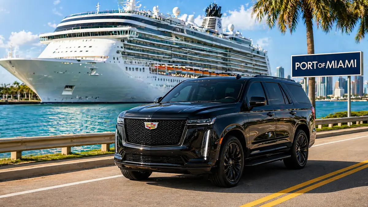 Cadillac Escalade preto no Porto de Miami com navio de cruzeiro ao fundo, serviço de traslado privativo para o porto
